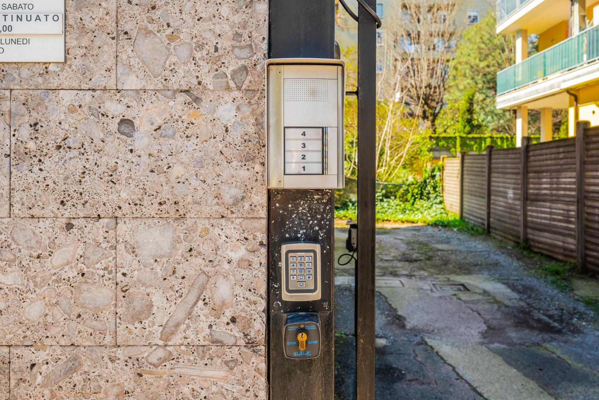 Roma 23, Smartstay Rozzano Dış mekan fotoğraf